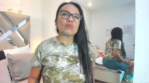 Raquel Moore  online show from November 19, 12:05 pm