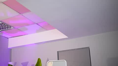 Raquelle online show from April 14, 9:20 am