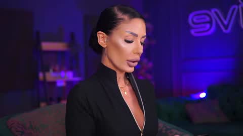 Raquelle online show from February 6, 4:25 pm