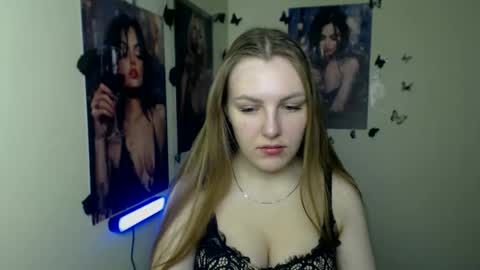 raspberry0101 online show from November 22, 1:47 pm