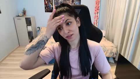 raven_haired_goddess online show from March 18, 8:41 am