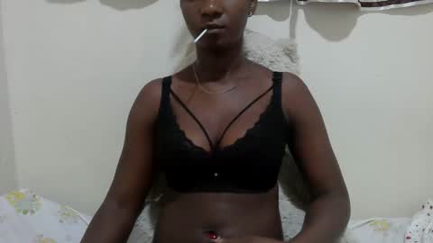 Snapshot of realqueen_ chatting on October 8, 4:39 am queen online show from October 8, 4:39 am
