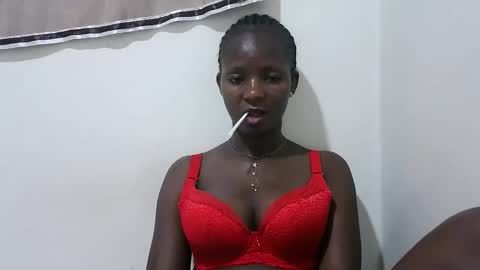 Snapshot of realqueen_ chatting on October 20, 5:38 pm queen online show from October 20, 5:38 pm