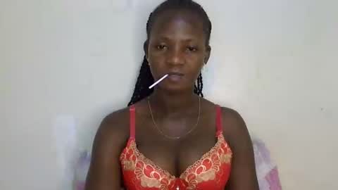 Snapshot of realqueen_ chatting on March 10, 5:29 pm queen online show from March 10, 5:29 pm