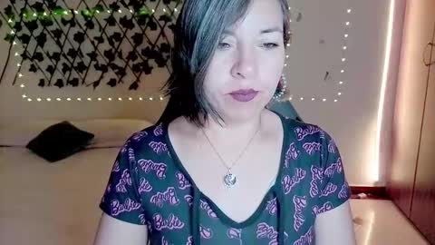 Rebbeca online show from December 17, 11:58 am