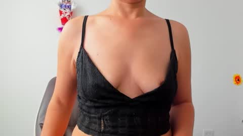 Snapshot of rebbeca09 chatting on December 27, 1:28 pm Rebbeca online show from December 27, 1:28 pm