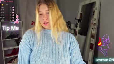 rebecca_____ online show from September 12, 1:50 am