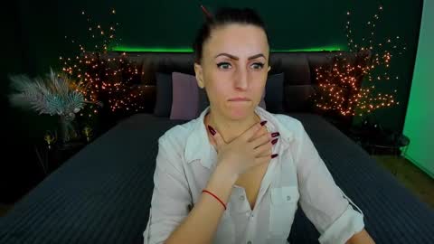 Snapshot of rebecca_diamonds chatting on February 5, 6:35 am rebecca_diamonds online show from February 5, 6:35 am