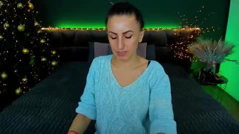 Snapshot of rebecca_diamonds chatting on December 12, 7:08 am rebecca_diamonds online show from December 12, 7:08 am