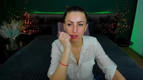 Snapshot of rebecca_diamonds chatting on February 24, 6:47 am rebecca_diamonds online show from February 24, 6:47 am