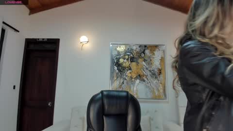 Snapshot of rebeccahudson_ chatting on January 24, 3:32 am Rebe online show from January 24, 3:32 am