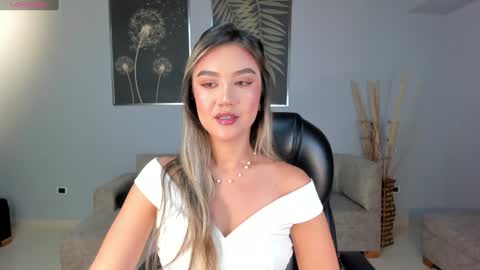 Snapshot of rebeccahudson_ chatting on January 14, 3:11 am Rebe online show from January 14, 3:11 am