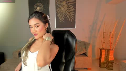 Snapshot of rebeccahudson_ chatting on January 19, 2:57 am Rebe online show from January 19, 2:57 am