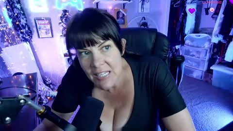 Rebecca Love online show from May 28, 9:45 pm