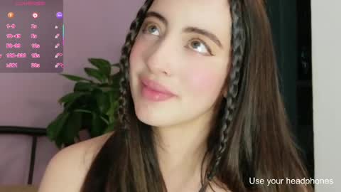 rebeccawhite_meow online show from April 8, 11:07 pm