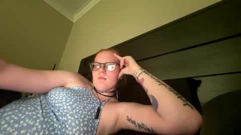 red_hot_foxx03 online show from May 20, 7:11 pm