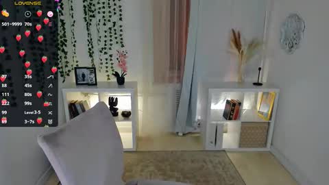 Mia online show from November 23, 6:38 am