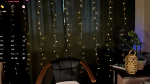 Mia online show from July 25, 4:25 pm