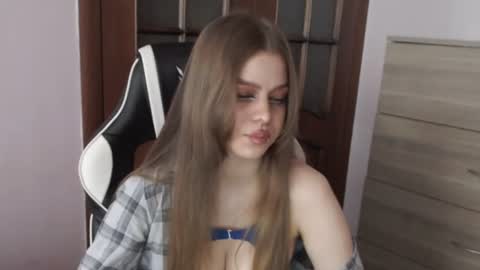 Lily online show from July 10, 3:18 am