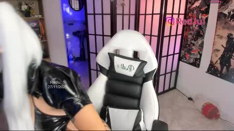 Lu Independiet model online show from November 28, 1:30 am