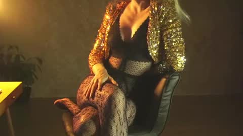 Snapshot of redsparrow__ chatting on December 28, 6:18 pm Red online show from December 28, 6:18 pm