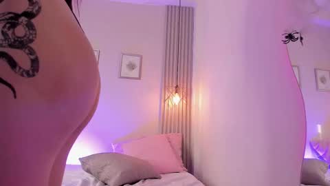 Snapshot of redvelvet__7 chatting on October 31, 9:19 pm Anna Redvelvet online show from October 31, 9:19 pm