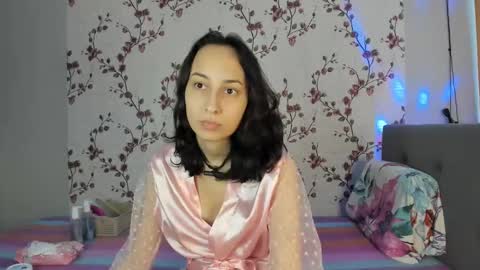 Snapshot of reginamoon12 chatting on February 14, 7:49 am Alisa online show from February 14, 7:49 am