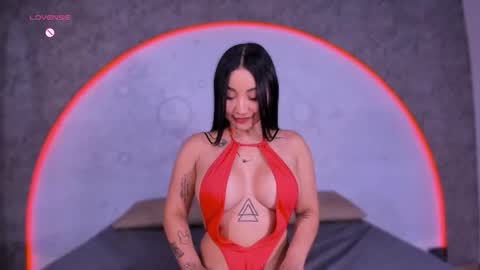 reiinachloe online show from November 25, 5:15 pm