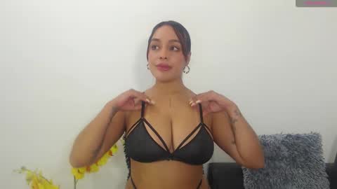 renatabrownn28 online show from June 5, 6:52 am
