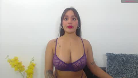 renatabrownn28 online show from June 30, 4:23 am