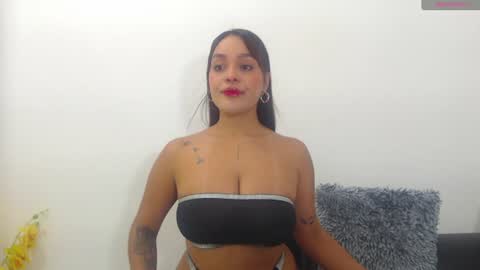 renatabrownn28 online show from July 11, 8:47 am