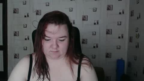 renataoia online show from April 4, 7:02 pm