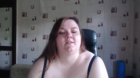 renataoia online show from June 1, 2:08 pm