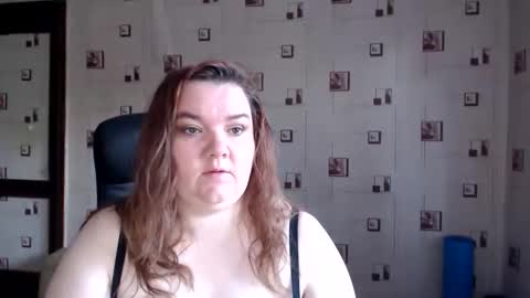 renataoia online show from May 25, 2:21 am