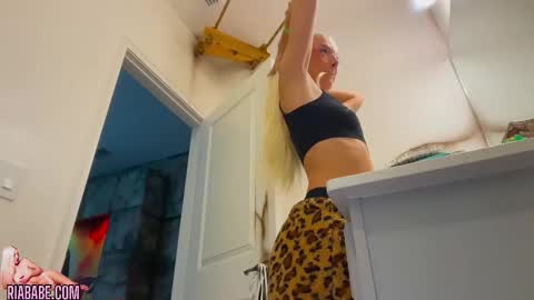 ria  online show from November 8, 8:25 pm