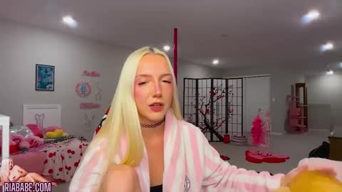 ria  online show from November 14, 4:12 am