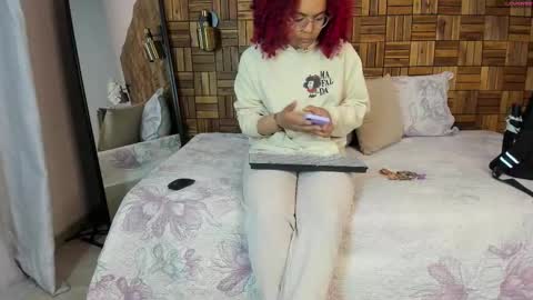 Snapshot of rihannadeep chatting on September 14, 11:19 am Sara online show from September 14, 11:19 am