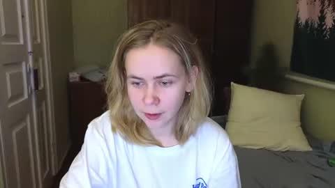 Riley Roo online show from December 31, 3:31 pm