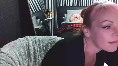 rileyraerhoads online show from October 17, 2:26 am