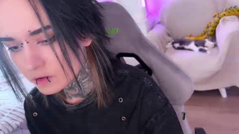   DianaBrite            fansl y online show from March 4, 12:23 pm