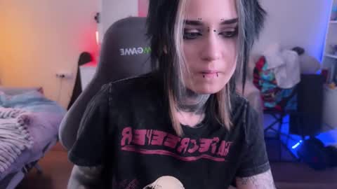   DianaBrite            fansl y online show from February 20, 12:50 pm