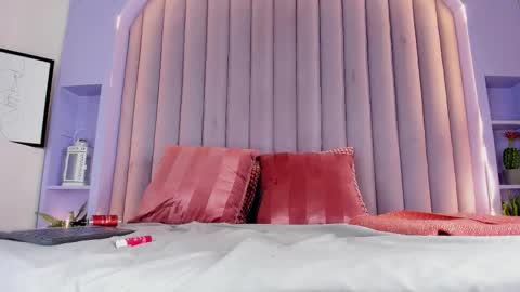 RIRI  online show from October 24, 9:22 pm