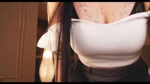 Nora online show from April 3, 9:02 pm