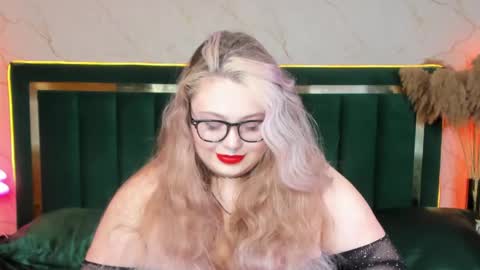 Chloe online show from March 26, 7:04 pm