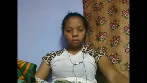 rosah225127 online show from May 15, 4:27 am