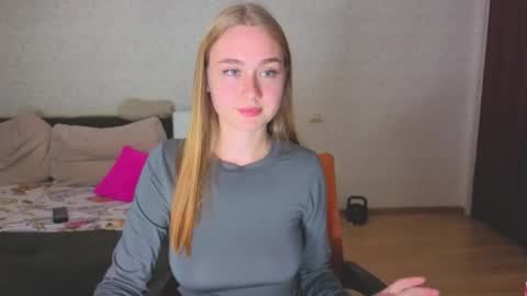 Snapshot of rosalina0230 chatting on October 12, 2:30 pm rosalina online show from October 12, 2:30 pm