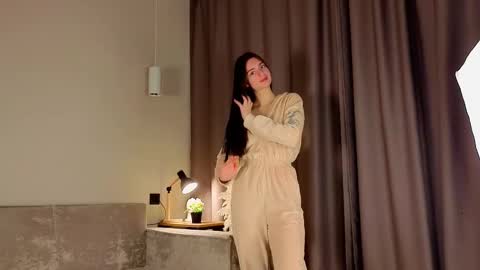 Hi im Monica its my 1st day here online show from November 3, 5:11 am