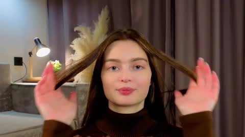 Hi im Monica its my 1st day here online show from October 25, 2:03 pm