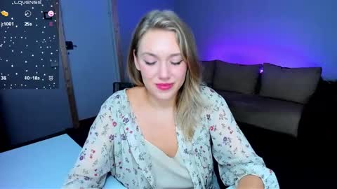 Snapshot of rose_brooks chatting on October 10, 8:25 pm Rose but u can call me princess online show from October 10, 8:25 pm
