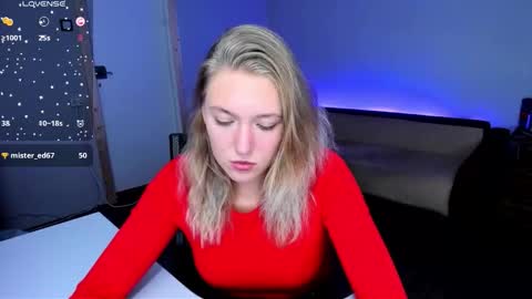 Snapshot of rose_brooks chatting on October 3, 9:09 pm Rose but u can call me princess online show from October 3, 9:09 pm
